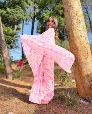 Neha Singh Instagram - Beautiful pink flower print saree by @dezeb.in 💕🥰 in very affordable price 🥰go nd buy it now ✅

Makeup by @celebritymuamandeep 💕