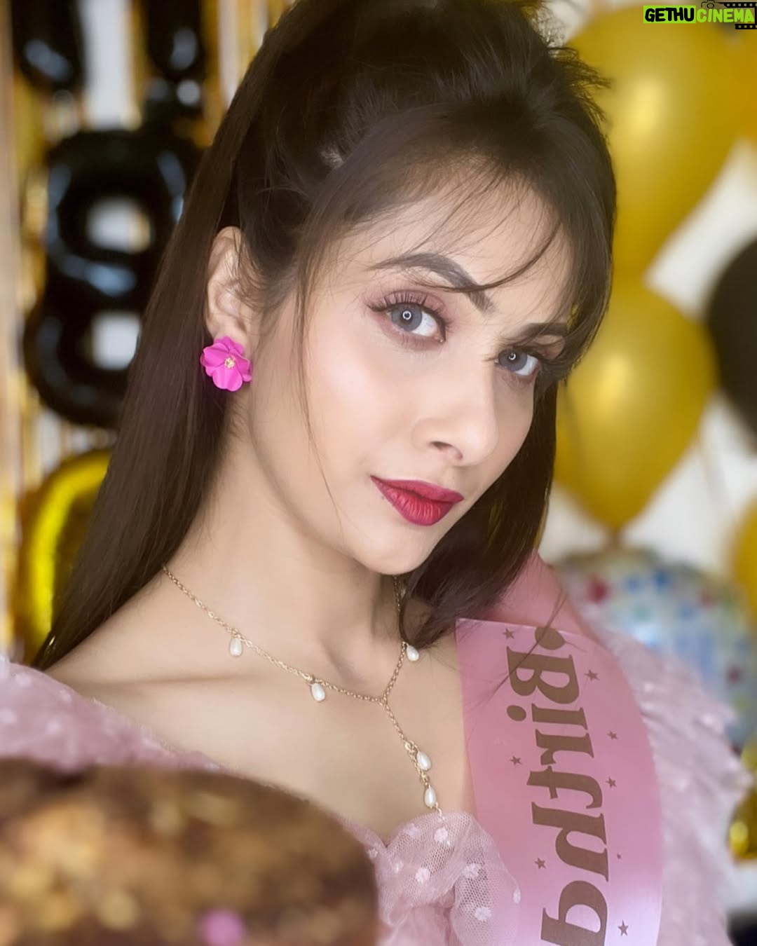 Neha Singh - 2K Likes - Happie Happie bday to meh 🥰❤️
Beautiful dress by @pavol__india 🥰🥰
Earrings nd neck piece by @everstylishcom 🥰🥰

#birthday #birthdaygirl #birthdaywishes