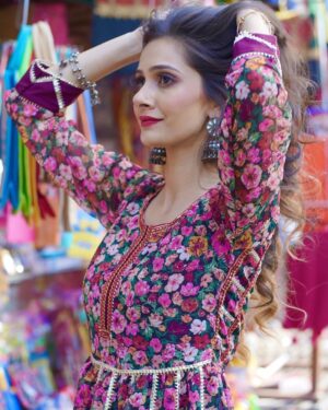Neha Singh Instagram - M in love with dis outfit @dezeb.in ❤️
Makeup by @celebritymuamandeep 💕