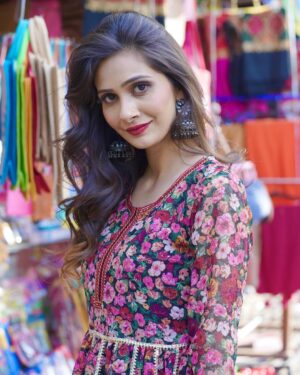 Neha Singh Instagram - M in love with dis outfit @dezeb.in ❤️
Makeup by @celebritymuamandeep 💕