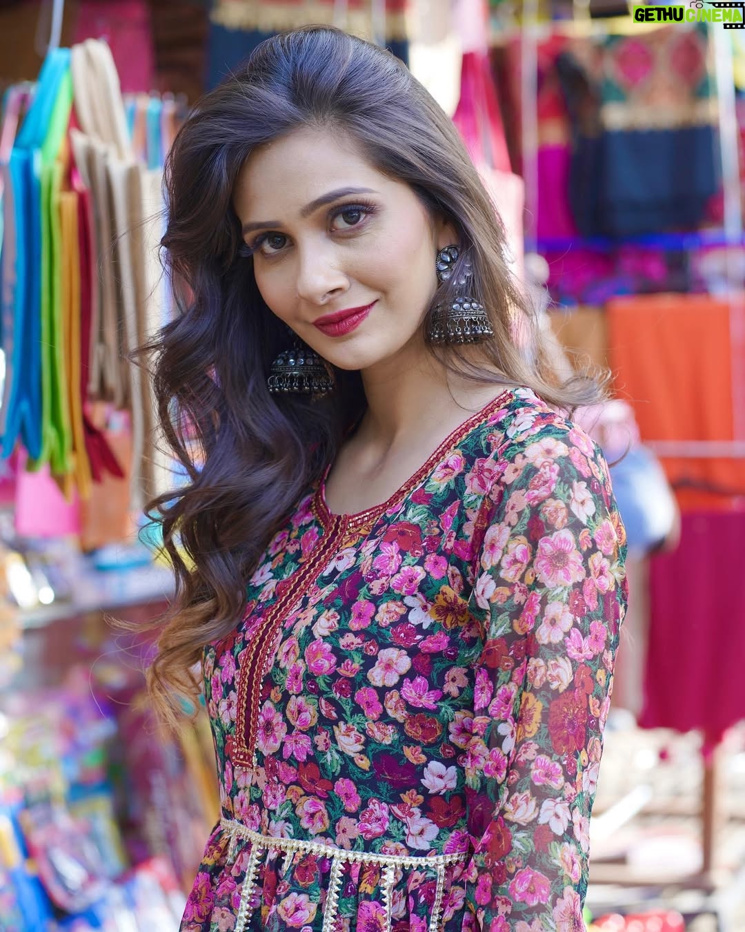 Neha Singh - 726 Likes - M in love with dis outfit @dezeb.in ❤️
Makeup by @celebritymuamandeep 💕