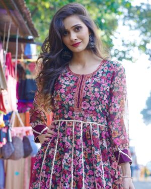 Neha Singh Instagram - M in love with dis outfit @dezeb.in ❤️
Makeup by @celebritymuamandeep 💕