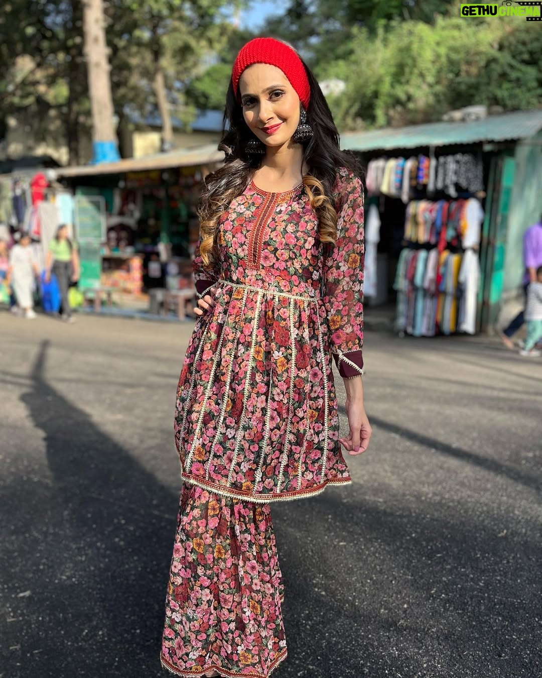 Neha Singh - 726 Likes - M in love with dis outfit @dezeb.in ❤️
Makeup by @celebritymuamandeep 💕