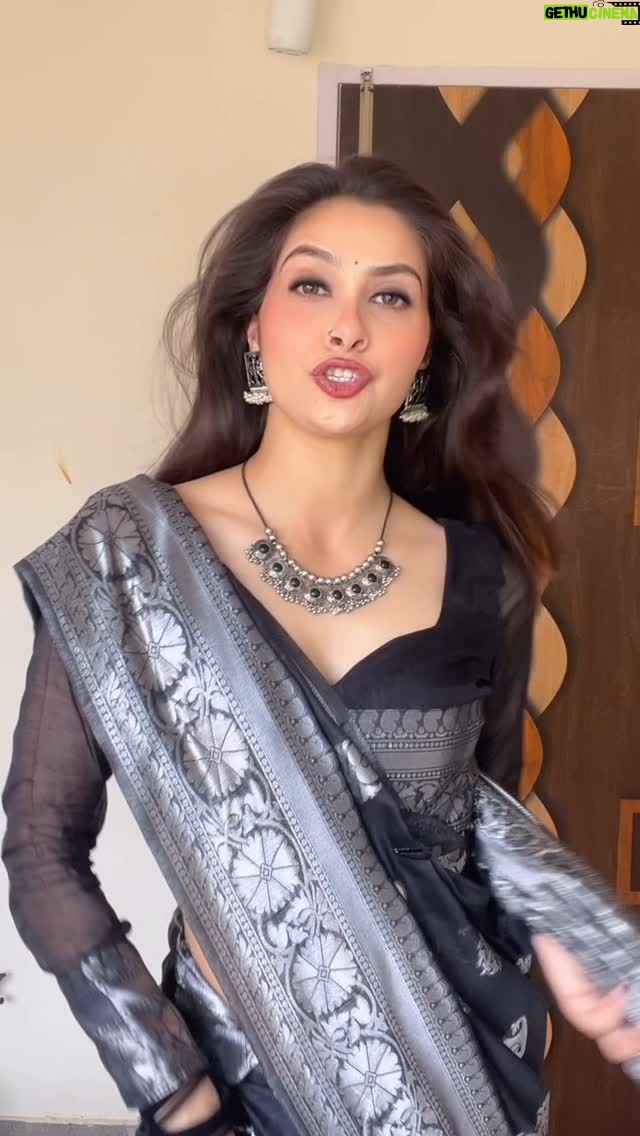 Neha Singh - 0.9K Likes - Trending 🧿

Buy this black stitched saaree from @stalktobuy 🌸