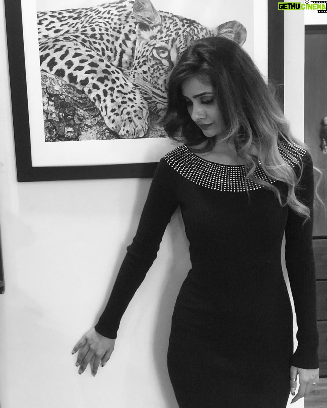 Neha Singh - 515 Likes - #blackandwhite 🖤🤍