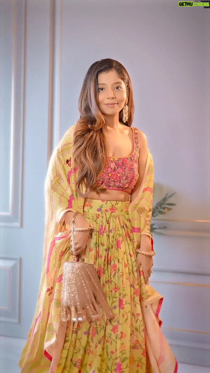 Neha Vora Jhaveri - 2K Likes - Episode 2 💖 of #FestiveSpotlight ft. @label_nechi lehenga cape set just perfect for the upcoming festivities 💥 Earrings @jewellerybydivyachugh #festivewear 💖
.
.
.
#rakshabandhan #festivefit #rakhispecial #indianfestival #supportindiandesigners #lehenga