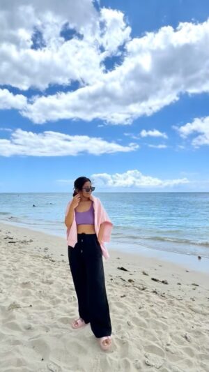 Neha Vora Jhaveri Instagram - She loves taking photographs…She is me! 🥰 📸
#explorepage #trending #reelsinstagram #viral #photography #trend #trendingsongs