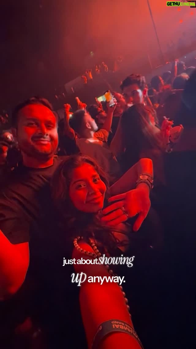 Neha Vora Jhaveri - 3 Likes - Sometimes you do things just for love… and end up loving it together. ❤️
This night at the Ben Böhmer concert was exactly that unexpected, unforgettable and everything in between. 🙌🏻

#concert #concertnight #benbohmer #musician #livemuaic #musicalnight #couple #datenight #datenightideas #datenightplan #liveconcert