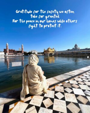 Neha Vora Jhaveri Instagram - Sabr. Shukar. 🤍⚜️🙏🏻✨

Outfit @labelheli 

[golden temple, India, peace, positivity, vibes, gratitude, positive vibes, grateful, Indian, Amritsar, north india]
