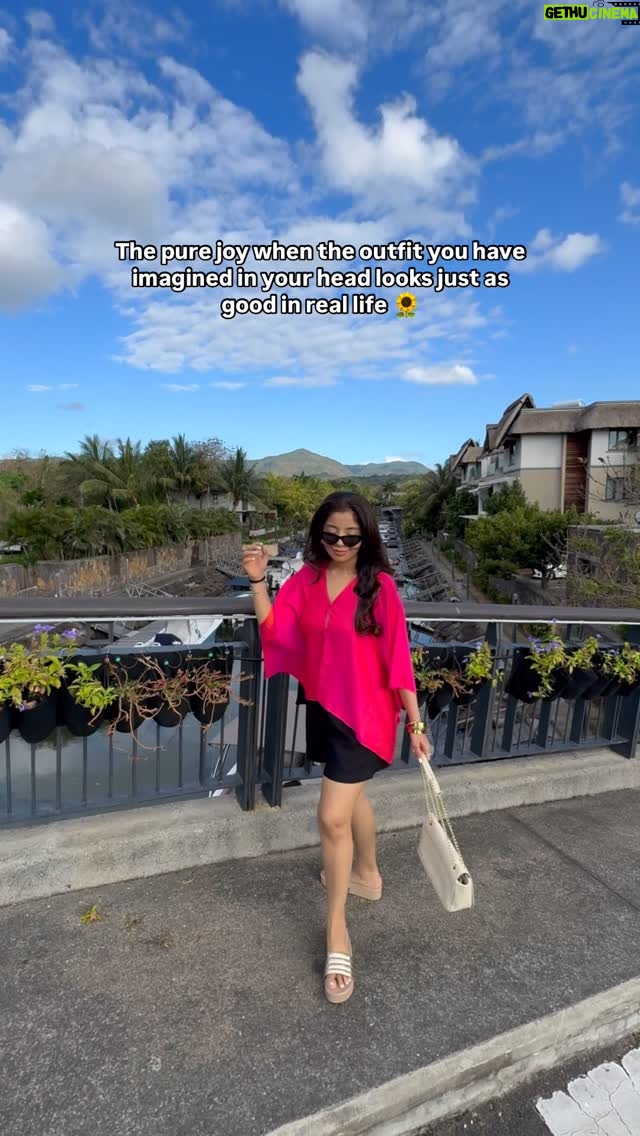 Neha Vora Jhaveri - 3 Likes - Tell me I’m not the only one who imagines outfits in their head and feels lowkey proud when it all comes together? 😅🎀💯 
Wearing : 
Top @labelprernamehra (super old but love how fresh it looks)
Shorts @hm 
Footwear @gossipshoesofficial 
Bag @moschino