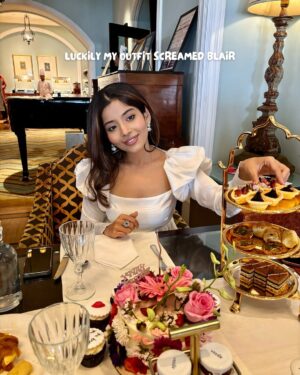 Neha Vora Jhaveri Instagram - Spotted: Par-tea with my girls 🫖,
a dimsum date night delight, and a family eve to remember, 31 came wrapped in love XOXO 💋