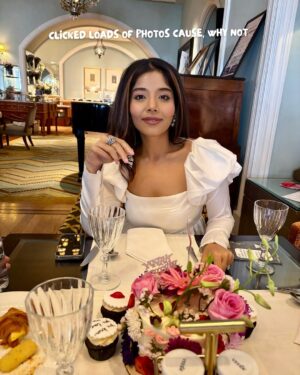 Neha Vora Jhaveri Instagram - Spotted: Par-tea with my girls 🫖,
a dimsum date night delight, and a family eve to remember, 31 came wrapped in love XOXO 💋