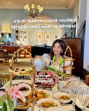 Neha Vora Jhaveri Instagram - Spotted: Par-tea with my girls 🫖,
a dimsum date night delight, and a family eve to remember, 31 came wrapped in love XOXO 💋