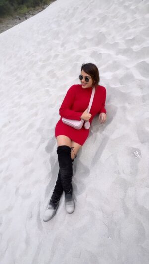 Neha Wadhawan Instagram - Look for the magic in every moment🪄
.
.
.
.
#red #winterfashion #beach #river #whitesand