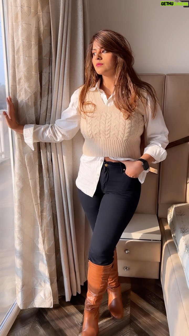 Neha Wadhawan - 2.5K Likes - Simplicity is the key to happiness😁
.
.
.
.
.
#winterstyle #styling #woolen