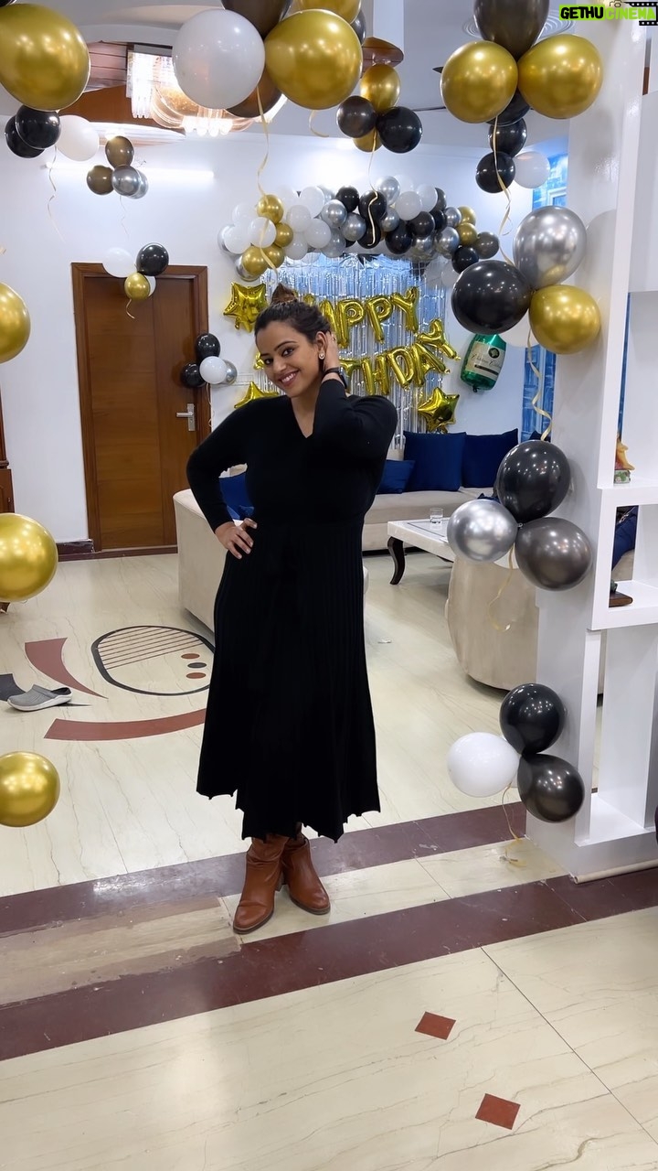 Neha Wadhawan - 1.3K Likes - If you don’t like something, change it🤓
.
.
.
.
#longdress #winterstyle #black