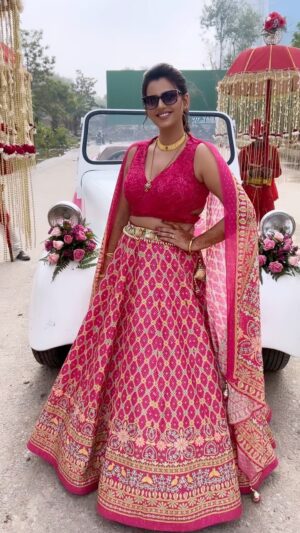 Neha Wadhawan Instagram - Bhai ki shaadi❤️
.
.
.
.
.
#lehnga #indianweddingbuzz #pink #daywedding