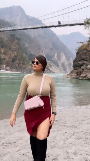 Neha Wadhawan Instagram - When it comes to style, always trust your instincts❤️
.
.
.
.
.
#skirt #river #fashionstyle