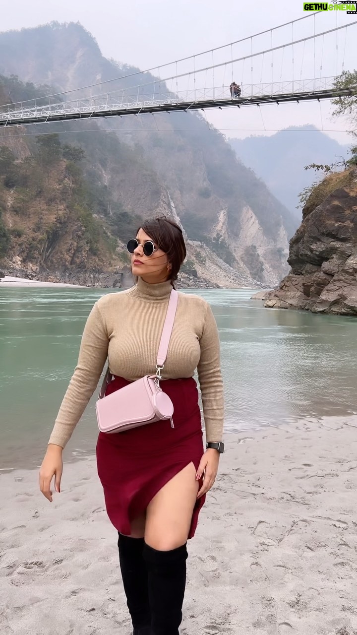 Neha Wadhawan - 37.4K Likes - When it comes to style, always trust your instincts❤️
.
.
.
.
.
#skirt #river #fashionstyle