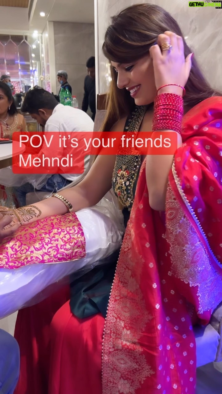 Neha Wadhawan - 1.1K Likes - So… where’s the mehndi artist?
.
.
.
#indianwedding #mehndi #green
