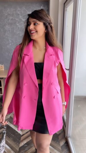 Neha Wadhawan Instagram - Suit yourself up!
.
.
.
.

#pink #coat #boots