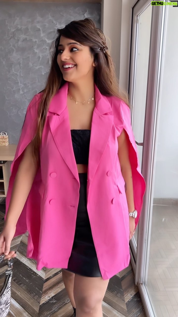 Neha Wadhawan - 1.8K Likes - Suit yourself up!
.
.
.
.

#pink #coat #boots