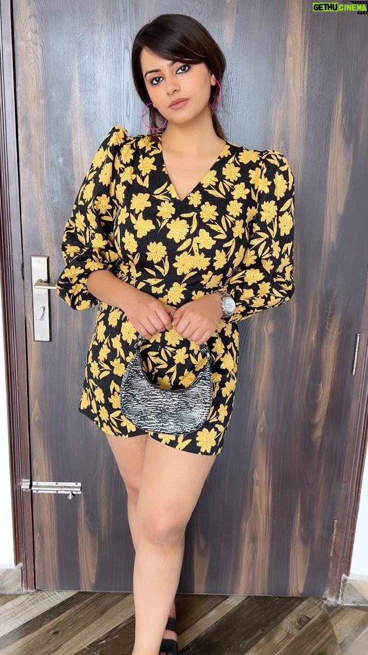 Neha Wadhawan - 1.5K Likes - Nothing worth having comes easy🙂
.
.
.
.
#jumpsuit #summeroutfit #yellow #black