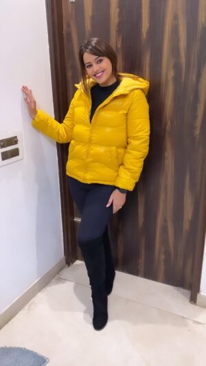 Neha Wadhawan Instagram - Merry Christmas 🎄 🌲
.
.
.

#christmas #yellow #winteroutfit