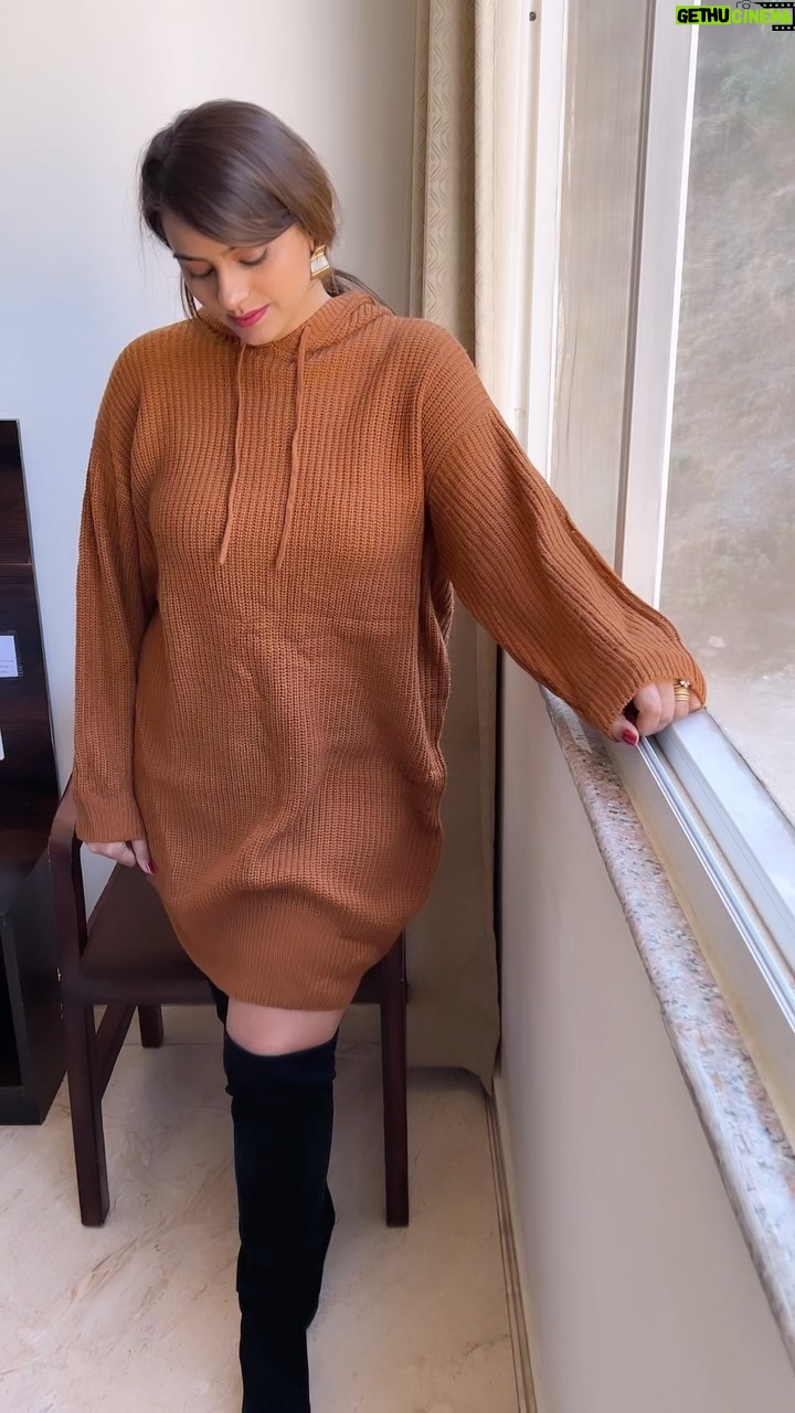 Neha Wadhawan - 4.4K Likes - Kyu dundhe 🤪
.
.
.
.
#sweaterdress #blackboots #brown