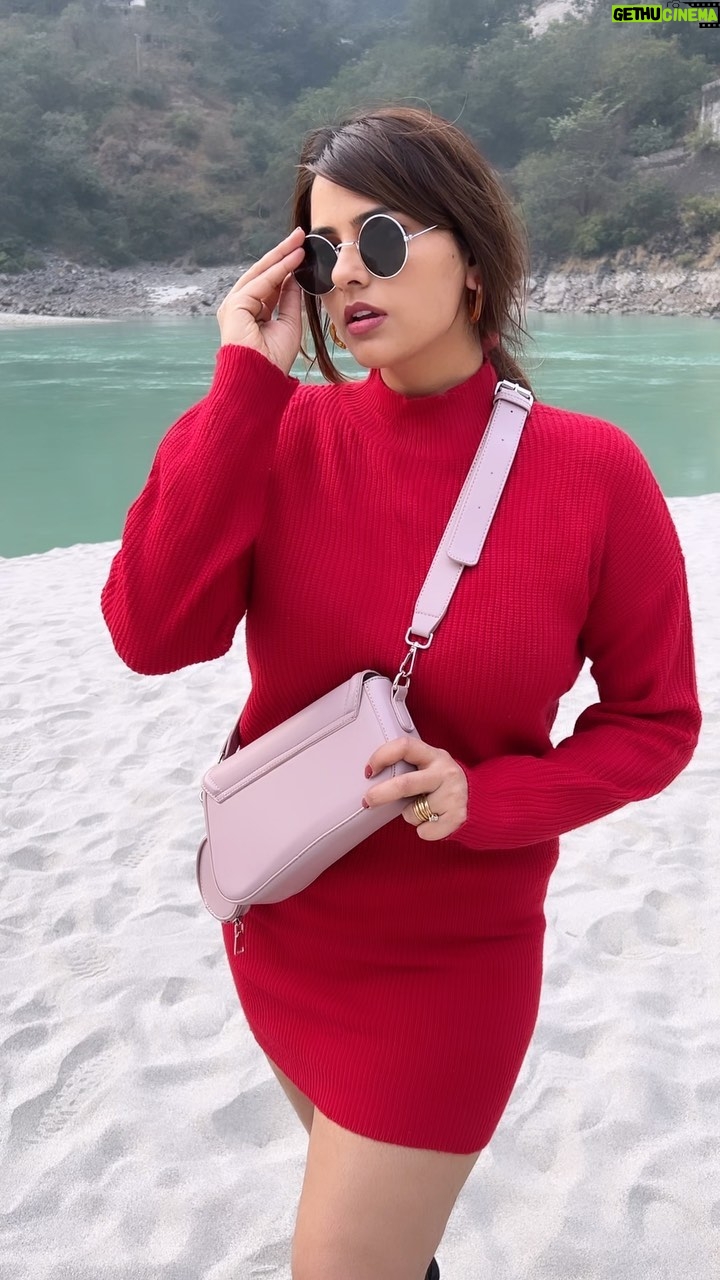 Neha Wadhawan - 32.4K Likes - Create your own 🌞shine
.
.
.
.
.
#river #winterdress #red #blackboots