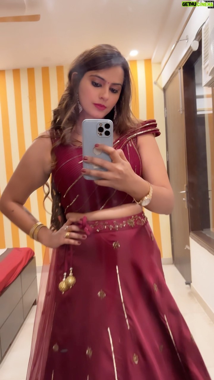 Neha Wadhawan - 1.3K Likes - Don’t forget to reflect 🪞
.
.
.
.

#lehngacholi #indianwedding #mirrorselfie