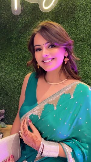 Neha Wadhawan Instagram - If you don’t believe in yourself, who will ?🙃
MUA @iamjyotinarang 
.
.
.
.
.
.
#greensaree #traditionallook #posing
