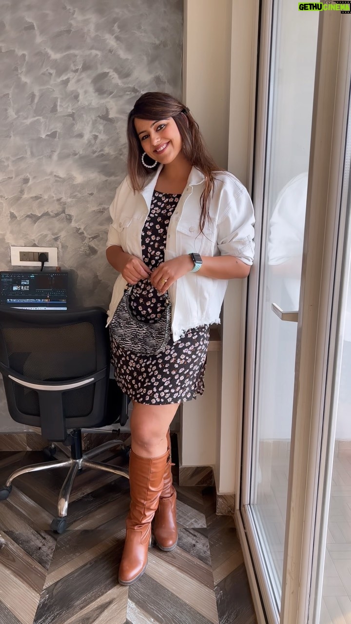 Neha Wadhawan - 4.5K Likes - Short and Sweet😄
.
.

.
#denimjacket #shortdress #leatherboots