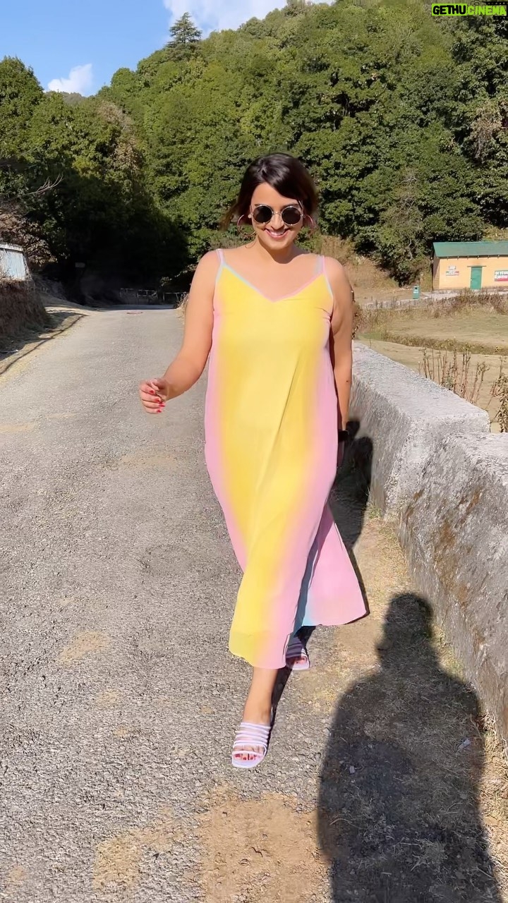 Neha Wadhawan - 1.2K Likes - All the pretty girls 🚶🏽‍♀️🚶🏽‍♀️like this 🤪
.
.
.
.
#summeroutfit #brightcolors #pink #yellow #lavender