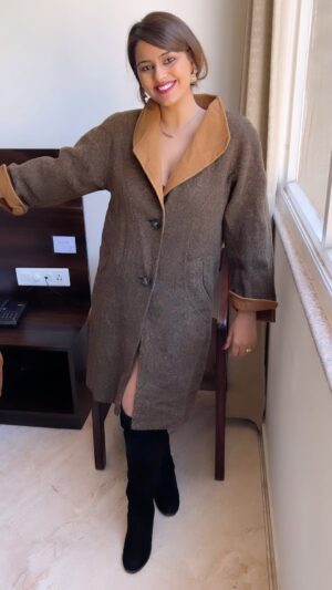 Neha Wadhawan Instagram - A little contour and confidence.

.
.
.
.
#winteroutfits #sweater #skirt #boots