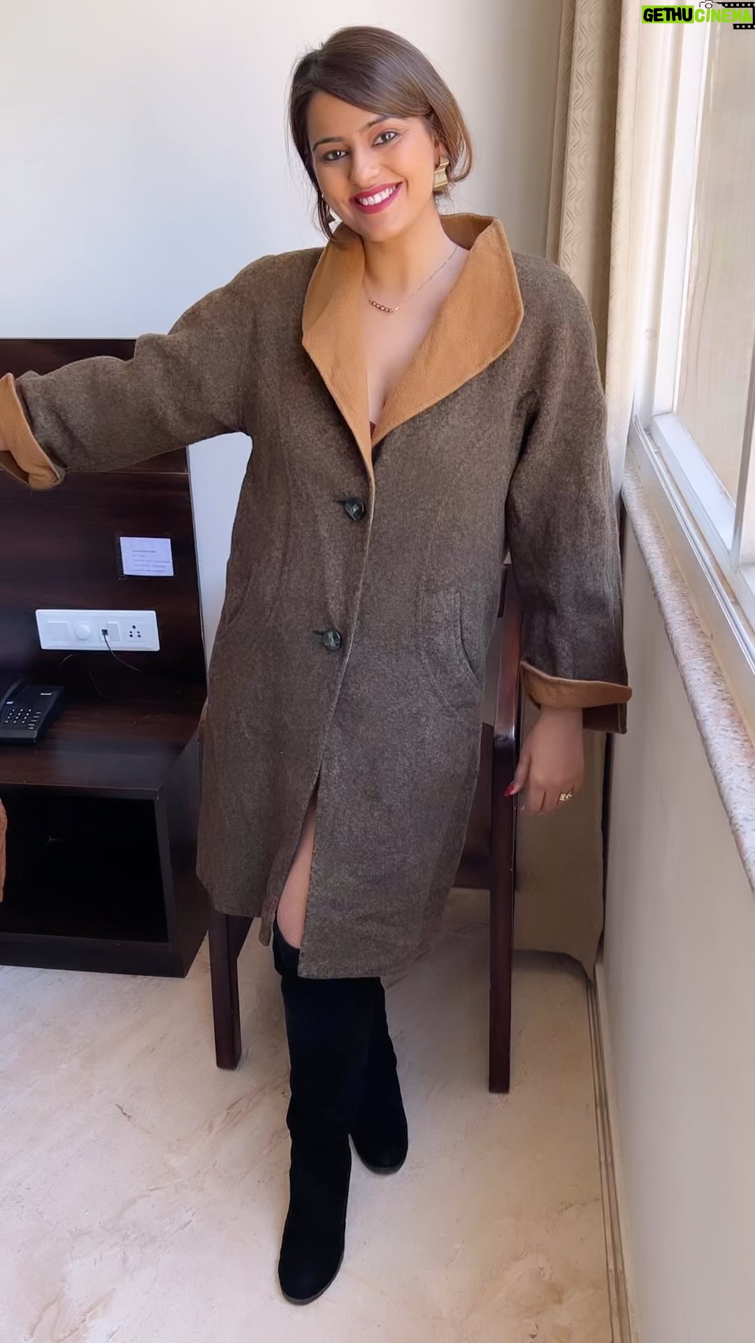 Neha Wadhawan - 2.5K Likes - A little contour and confidence.

.
.
.
.
#winteroutfits #sweater #skirt #boots