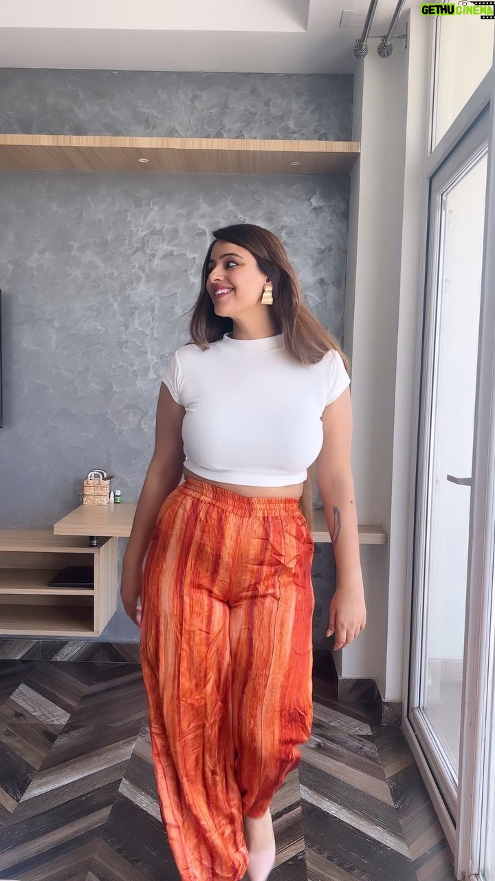 Neha Wadhawan - 1.4K Likes - Every little thing is gonna be alright🤗
.
.
.
.
.
.
#summervibes #dayoutfit #white #orange #pants