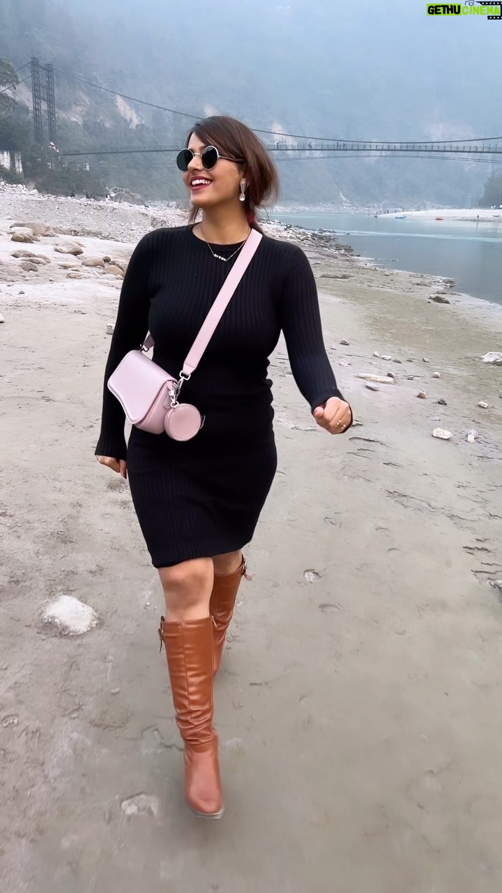 Neha Wadhawan - 4.5K Likes - Rejection is just redirection😎
.
.
.
.
#riverside #blackdress #boots
