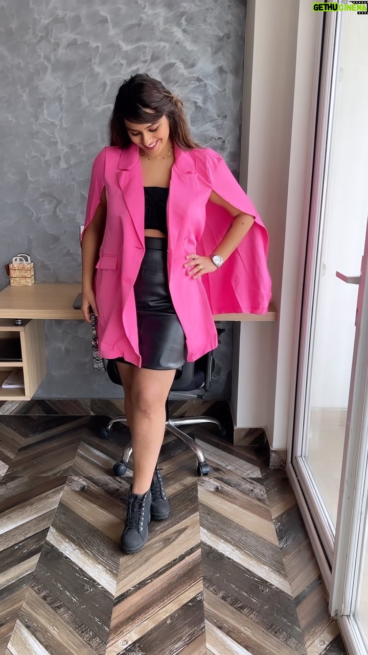Neha Wadhawan - 1.6K Likes - Smile a little more, regret a little less😄
.
.

#leatherskirt #pinkcoat #blackboots