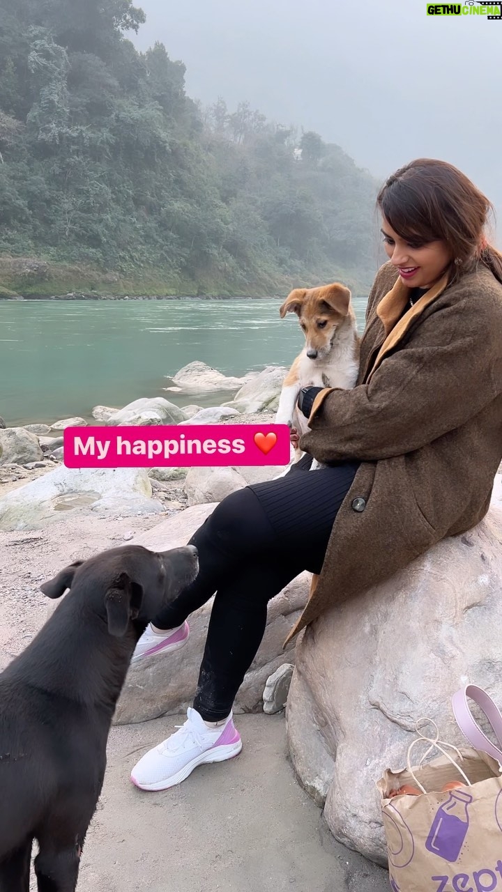 Neha Wadhawan - 1.3K Likes - Happiness ❤️🤗🥳
.
.
.
.
.
#river #dogs #newyeareve