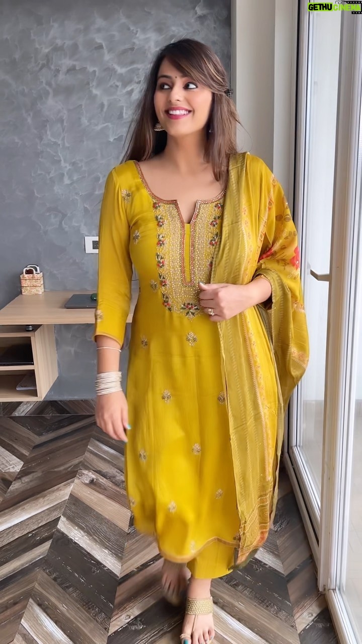 Neha Wadhawan - 2.1K Likes - I see it. I like it. I want it. I got it 😆
.
.
.
.
.
#weddingseason #indianwedding #greenoutfit