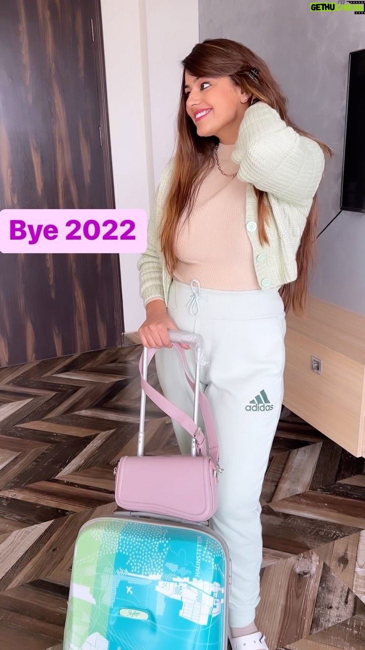 Neha Wadhawan - 1.2K Likes - Bye Bye 2022😁
.
.
.
.
#styling #travelclothes #bye2022