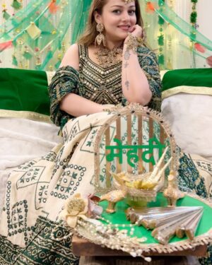 Nehalaxmi Iyer Instagram - Celebrating Navratri Day 5 in the color of growth, love & new beginnings – Green! 🌿 These moments are even more special as they’re from my Mehendi celebrations, where tradition met devotion in the most beautiful way.

These pictures are extra close to my heart because they’re from my Mehendi celebrations 🌿💍 — and how perfect that today’s Navratri color is Green! On this auspicious day, we worship Maa Skandmata, the divine mother of Lord Kartikeya, who radiates unconditional love, compassion, and blessings for prosperity. 🌸

🌺 About Maa Skandmata
She sits gracefully on a lotus, symbolizing peace, purity, and wisdom. Devotees believe that worshipping her on Day 5 of Navratri brings harmony, wealth, and spiritual growth.

💚 Why Green Today?
Green is the color of new beginnings, fertility, nature, and growth. It reflects balance, freshness, and abundance — perfect for channeling positivity and divine energy into our lives. For me, wearing Green today brings back the joy of my Mehendi, a celebration of love, blessings, and the start of new chapters.

✨ Navratri is all about devotion, tradition, and style — and I’m loving sharing my Navratri Color Series with all of you.

#Navratri2025 #NavratriDay5 #GreenForNavratri #MaaSkandmata #NavratriCelebration #FestiveLooks #MehendiCelebration #IndianBrideVibes #NavratriOOTD #NavratriSeries #NavratriColors #ShubhNavratri #DurgaMaa #FestiveStyle #NavratriSpecial #IndianFestiveWear #FestiveVibes #OOTDIndia #mehendi #indian #ishqbaaz #mansisrivastava #shrenuparikhofficial #ruha