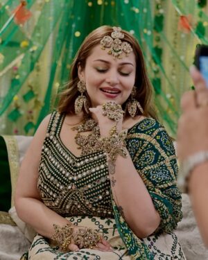 Nehalaxmi Iyer Instagram - Celebrating Navratri Day 5 in the color of growth, love & new beginnings – Green! 🌿 These moments are even more special as they’re from my Mehendi celebrations, where tradition met devotion in the most beautiful way.

These pictures are extra close to my heart because they’re from my Mehendi celebrations 🌿💍 — and how perfect that today’s Navratri color is Green! On this auspicious day, we worship Maa Skandmata, the divine mother of Lord Kartikeya, who radiates unconditional love, compassion, and blessings for prosperity. 🌸

🌺 About Maa Skandmata
She sits gracefully on a lotus, symbolizing peace, purity, and wisdom. Devotees believe that worshipping her on Day 5 of Navratri brings harmony, wealth, and spiritual growth.

💚 Why Green Today?
Green is the color of new beginnings, fertility, nature, and growth. It reflects balance, freshness, and abundance — perfect for channeling positivity and divine energy into our lives. For me, wearing Green today brings back the joy of my Mehendi, a celebration of love, blessings, and the start of new chapters.

✨ Navratri is all about devotion, tradition, and style — and I’m loving sharing my Navratri Color Series with all of you.

#Navratri2025 #NavratriDay5 #GreenForNavratri #MaaSkandmata #NavratriCelebration #FestiveLooks #MehendiCelebration #IndianBrideVibes #NavratriOOTD #NavratriSeries #NavratriColors #ShubhNavratri #DurgaMaa #FestiveStyle #NavratriSpecial #IndianFestiveWear #FestiveVibes #OOTDIndia #mehendi #indian #ishqbaaz #mansisrivastava #shrenuparikhofficial #ruha