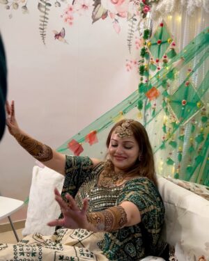 Nehalaxmi Iyer Instagram - Celebrating Navratri Day 5 in the color of growth, love & new beginnings – Green! 🌿 These moments are even more special as they’re from my Mehendi celebrations, where tradition met devotion in the most beautiful way.

These pictures are extra close to my heart because they’re from my Mehendi celebrations 🌿💍 — and how perfect that today’s Navratri color is Green! On this auspicious day, we worship Maa Skandmata, the divine mother of Lord Kartikeya, who radiates unconditional love, compassion, and blessings for prosperity. 🌸

🌺 About Maa Skandmata
She sits gracefully on a lotus, symbolizing peace, purity, and wisdom. Devotees believe that worshipping her on Day 5 of Navratri brings harmony, wealth, and spiritual growth.

💚 Why Green Today?
Green is the color of new beginnings, fertility, nature, and growth. It reflects balance, freshness, and abundance — perfect for channeling positivity and divine energy into our lives. For me, wearing Green today brings back the joy of my Mehendi, a celebration of love, blessings, and the start of new chapters.

✨ Navratri is all about devotion, tradition, and style — and I’m loving sharing my Navratri Color Series with all of you.

#Navratri2025 #NavratriDay5 #GreenForNavratri #MaaSkandmata #NavratriCelebration #FestiveLooks #MehendiCelebration #IndianBrideVibes #NavratriOOTD #NavratriSeries #NavratriColors #ShubhNavratri #DurgaMaa #FestiveStyle #NavratriSpecial #IndianFestiveWear #FestiveVibes #OOTDIndia #mehendi #indian #ishqbaaz #mansisrivastava #shrenuparikhofficial #ruha