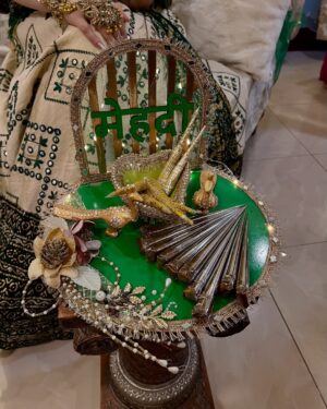 Nehalaxmi Iyer Instagram - Celebrating Navratri Day 5 in the color of growth, love & new beginnings – Green! 🌿 These moments are even more special as they’re from my Mehendi celebrations, where tradition met devotion in the most beautiful way.

These pictures are extra close to my heart because they’re from my Mehendi celebrations 🌿💍 — and how perfect that today’s Navratri color is Green! On this auspicious day, we worship Maa Skandmata, the divine mother of Lord Kartikeya, who radiates unconditional love, compassion, and blessings for prosperity. 🌸

🌺 About Maa Skandmata
She sits gracefully on a lotus, symbolizing peace, purity, and wisdom. Devotees believe that worshipping her on Day 5 of Navratri brings harmony, wealth, and spiritual growth.

💚 Why Green Today?
Green is the color of new beginnings, fertility, nature, and growth. It reflects balance, freshness, and abundance — perfect for channeling positivity and divine energy into our lives. For me, wearing Green today brings back the joy of my Mehendi, a celebration of love, blessings, and the start of new chapters.

✨ Navratri is all about devotion, tradition, and style — and I’m loving sharing my Navratri Color Series with all of you.

#Navratri2025 #NavratriDay5 #GreenForNavratri #MaaSkandmata #NavratriCelebration #FestiveLooks #MehendiCelebration #IndianBrideVibes #NavratriOOTD #NavratriSeries #NavratriColors #ShubhNavratri #DurgaMaa #FestiveStyle #NavratriSpecial #IndianFestiveWear #FestiveVibes #OOTDIndia #mehendi #indian #ishqbaaz #mansisrivastava #shrenuparikhofficial #ruha
