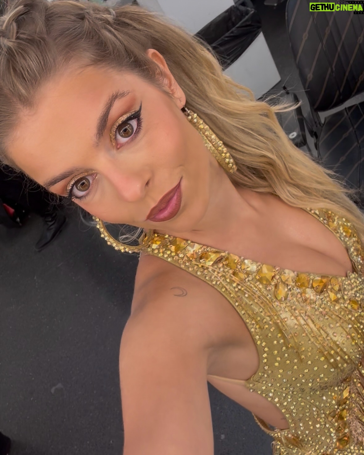 Nerea Rodríguez - 7.3K Likes - qué fuerte todo ayer! estoy emocionada y agradecida con todo el cariño que nos habéis dado a @genisbetrian y a mí <3 eres el mejor compi que se puede tener, ganas de vivir mil aventuras a tu lado :)

p.d. pensando en el reto de la semana que viene me siento como en la última foto ;))