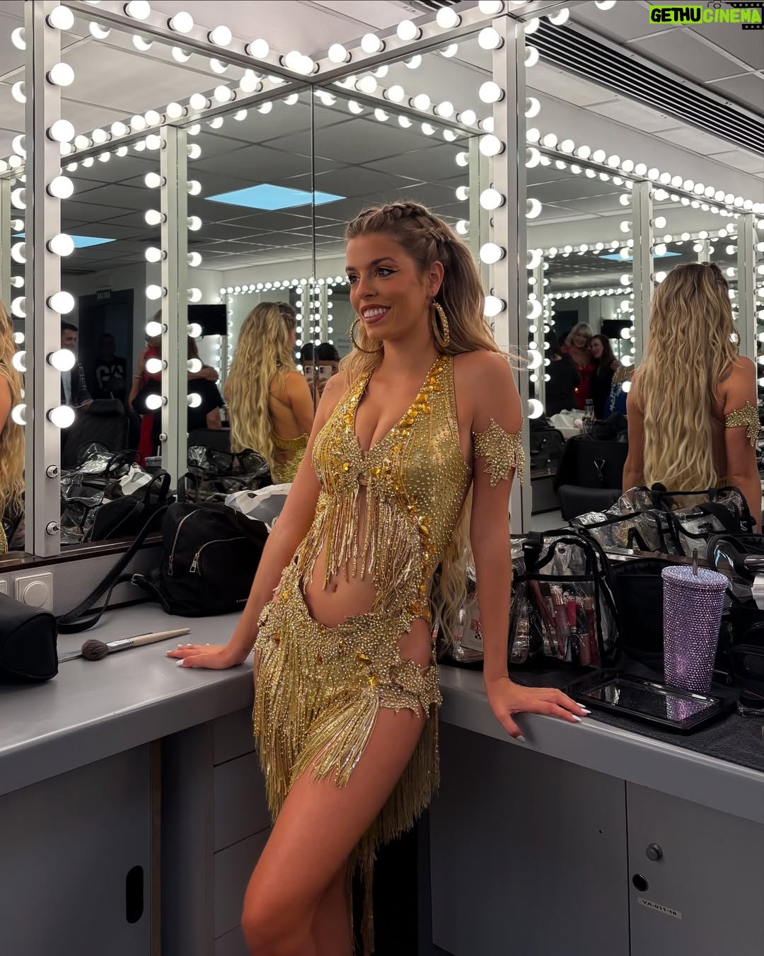 Nerea Rodríguez - 7.3K Likes - qué fuerte todo ayer! estoy emocionada y agradecida con todo el cariño que nos habéis dado a @genisbetrian y a mí <3 eres el mejor compi que se puede tener, ganas de vivir mil aventuras a tu lado :)

p.d. pensando en el reto de la semana que viene me siento como en la última foto ;))