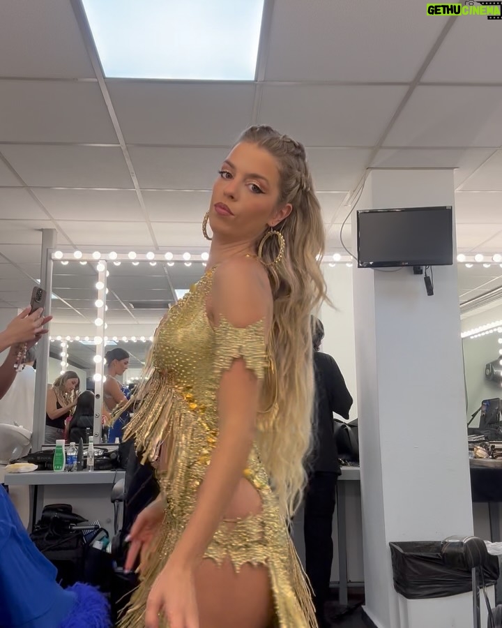 Nerea Rodríguez - 7.3K Likes - qué fuerte todo ayer! estoy emocionada y agradecida con todo el cariño que nos habéis dado a @genisbetrian y a mí <3 eres el mejor compi que se puede tener, ganas de vivir mil aventuras a tu lado :)

p.d. pensando en el reto de la semana que viene me siento como en la última foto ;))