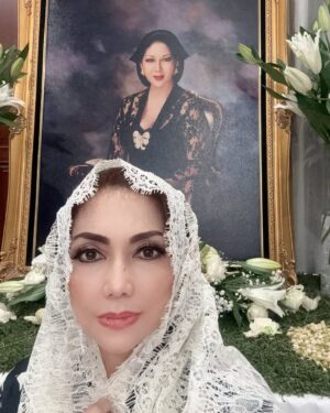 Nia Daniati Instagram - Selamat Jalan tante Titik Puspa Semoga Engkau Mendapat tempat Ter Indah di Surga nya Allah swt Al Fatihah….., Amiiiin 🤲🙏🥲